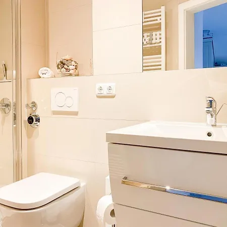 Hochwertige Ferienwohnung In Ruhiger, Strandnaher Lage *