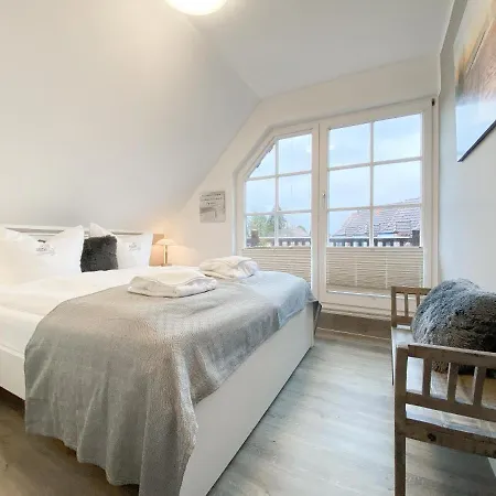 Hochwertige Ferienwohnung In Ruhiger, Strandnaher Lage * Timmendorfer Strand